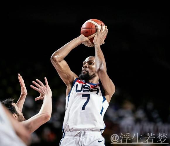 杜兰特中距离精准出手 压哨跳投命中 杜兰特中距离精准出手 压哨跳投命中