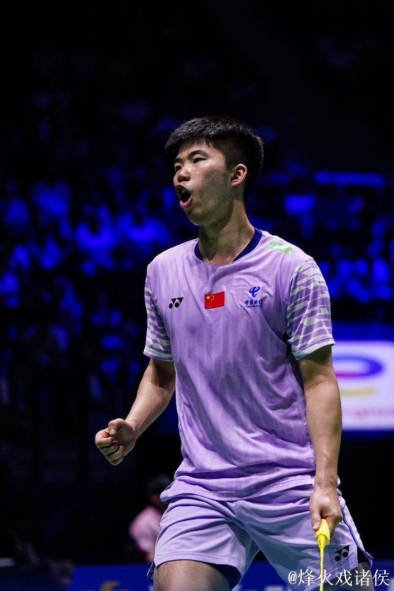 翁泓阳2-0朱轩辰 夺得全运会羽毛球男单金牌